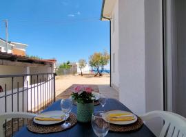 P312 nr 104 trilocale sul mare con ombrellone in prima fila, hotel i Marcelli