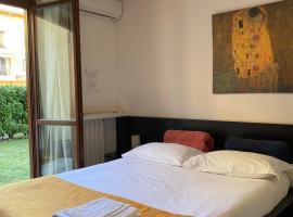 Roma 2 Apartment - THE V Collection, hotel v destinaci Turate