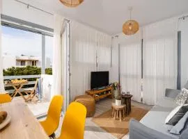 Yara Apt 40m from the Beach Jacuzzi & Rooftop