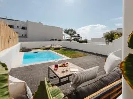 Villa Karla, Beachside Bliss in Agios Prokopios