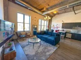 McCormick Place 3BR Luxury Penthouse Duplex with Personal Rooftop and Optional Parking for 8 guests in Chicago South Loop