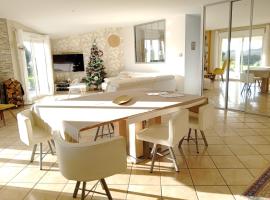 Oasis de calme et de vacances, Hotel in Bernède