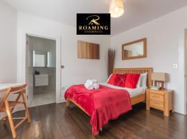 Sleeps 6 - Central - Free Secure Parking - 2 Bath, hotel en Reading