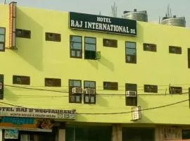 Hotel Raj International Dx In-front of Sarai Rohilla Station