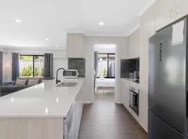 5 Bedroom Home meters from the beach