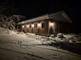 Trevligt lantligt boende i skogen, chata v destinaci Bollstabruk
