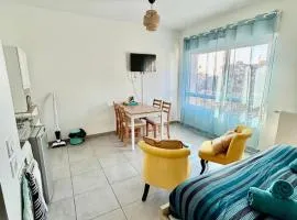 Studio neuf, Métro, Résidence protégée