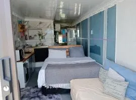 Cozy Private En Suite Studio