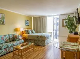 Tropical Studios at Marine Surf Waikiki - FREE PARKING - BEST LOCATION - FULL KITCHEN - SWIMMING POOL