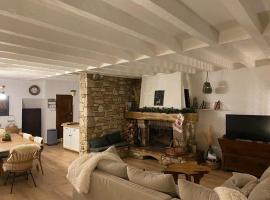 Ferme Rénovée Vercors: Confort, Cheminée, Parking, Jardin Proche Pistes - FR-1-548-46, luxusní hotel v destinaci Villard-de-Lans