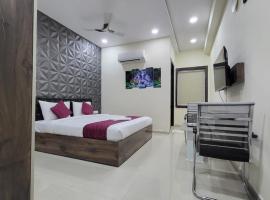 Hotel Vaishnavi Grand, hotel di Miriālgūda