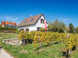 Holiday Home Dul by Interhome, hotel v destinaci Lovas