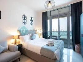 Bloomfields Premium Stu Canal View Julphar Tower
