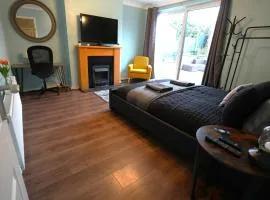 Detached Homestay - Super, King & Double Rooms - Leyland, Preston, Chorley, Lancashire