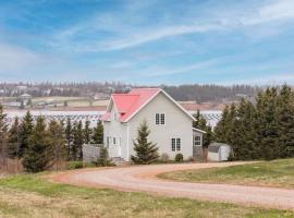 Beach Hill Cottage with Beautiful Water View, hotel v destinaci New Glasgow