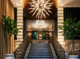 The One Alma Paris, hotel sa Paris