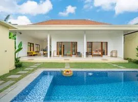 Lasterra - New Stylish Villa with Huge Pool - Steps from the Beach & Ultimate Luxury