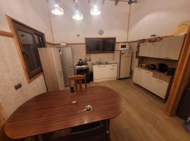 Casa nueva en recinto privado, hotel em Licán Ray