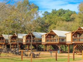 Safari Cabin #2, hotel in Seguin
