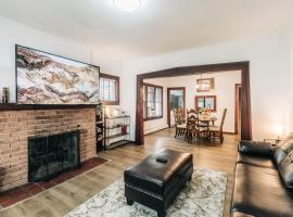 Minnehaha Falls Hideaway, villa in Minneapolis