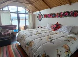 Uros Lunita Lodge