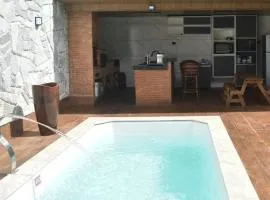 Casa aconchegante com piscina