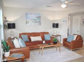 Naples Park Oasis - Cozy Two Bedroom Apartment