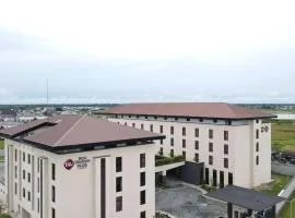 Best Western Plus at the Oxbow Lake