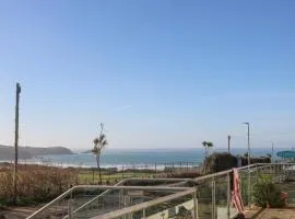 5 Fistral Waves