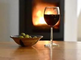 Bream Loft, dog friendly, wood burner, walking distance to beach