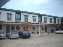 Hotel Corona de Castilla, хотел в Villares de la Reina