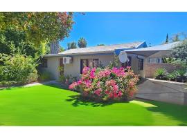 Self-catering Garden Cottage，位于奥茨胡恩的酒店