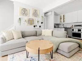 Bright & Modern - King Suite - Creekside Trail