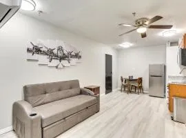 Half-Mi to Oakland City Golf Club Sleek Apartment