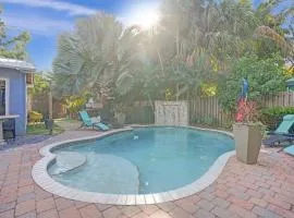 Kiki 5 - Men's Clothing optional Guest Houses