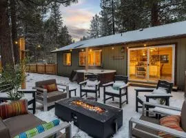 Hot Tub, Fire Pit, Dog Friendly, Heart of Sisters, Amenities