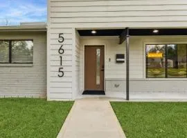 Luxury 4Bd 2Ba w Hot-Tub & Cinema Room - 14 guest