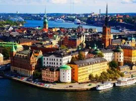 Apartment in South West Stockholm w Balcony near Metro, convenient to Avicii Arena, 3 Arena, Friends Arena and Royal Opera