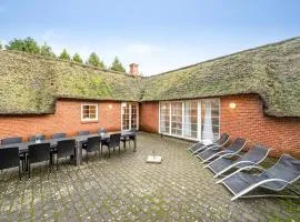 Renovated Thatched Pool House By The North Sea For 16 People,