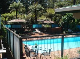 Woodlands Motel, hotel com jacuzzi em Kerikeri