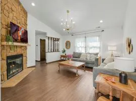 Comfortable home in Raleigh w big fenced backyard