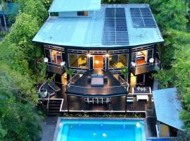 Diamond by the sea - Direct beach access, hotel a Newell Beach