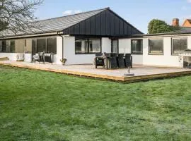Stunning Home In Endelave With Wifi