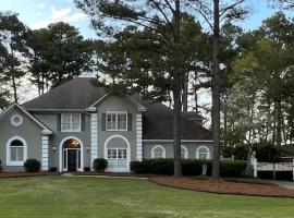 Luxurious Gated Residence on a Prestigious Golf Course - Sleeps 12, Hotel in Montgomery