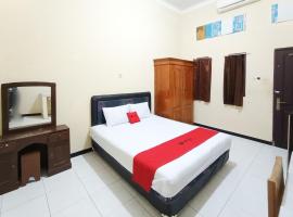 RedDoorz at Ratu Homestay Syariah Near Lippo Mall Banyuwangi, hotel u gradu 'Banyuwangi'