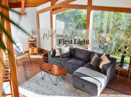 First Light - Waterfront, Hot tub, Sauna, EV, hotel v destinaci Tofino