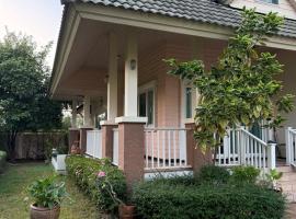 Family home Don muang airport, hotel en Lak Si