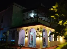 Aarale HomeStay & Cafe