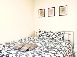 Cozy Room with Private Balcony in Prime location, hotel in Helsinki