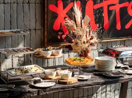 LEV Lifestyle Hotel - Maestro, hotel com estacionamento em Lviv